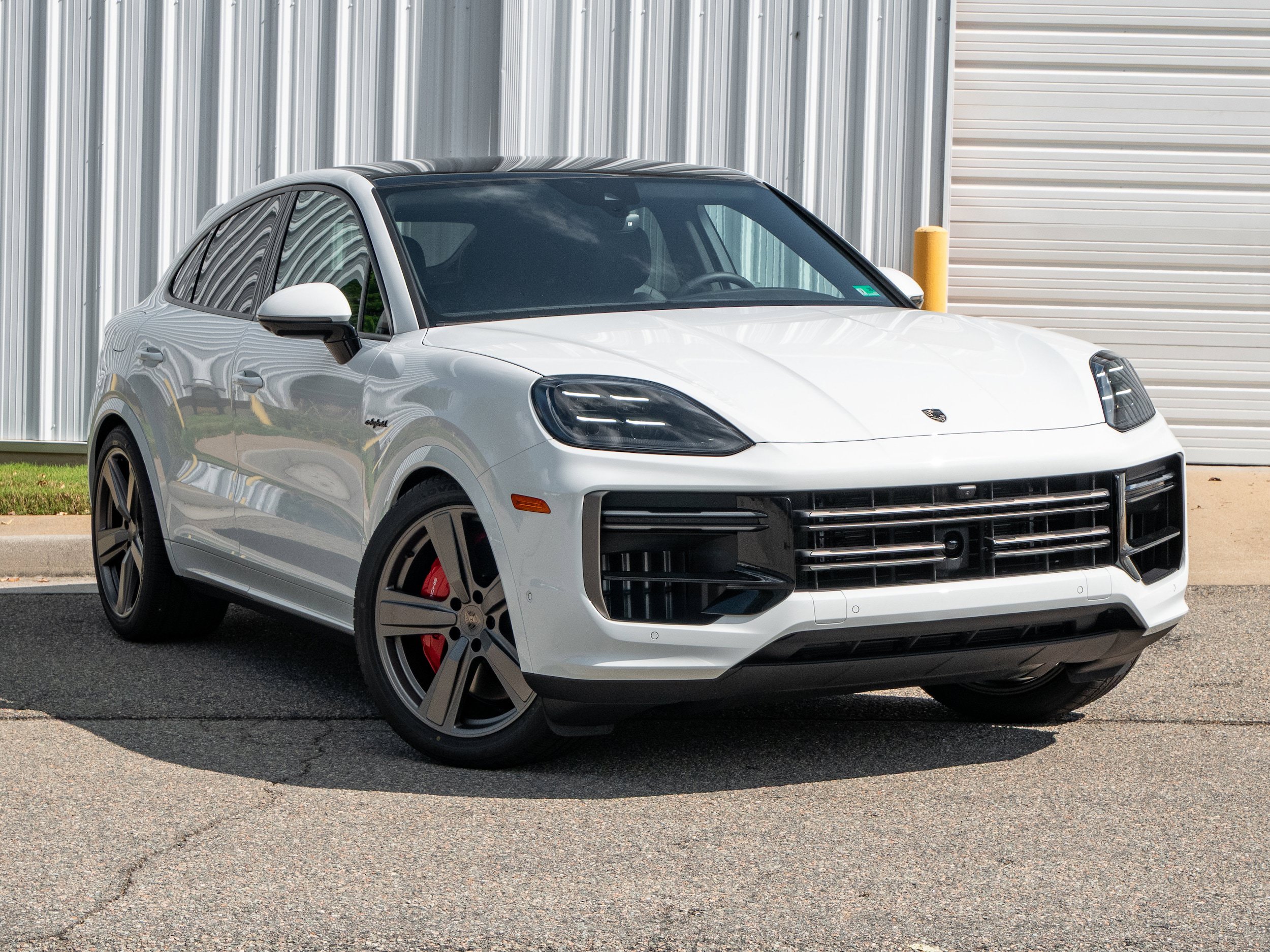 New 2025 Porsche Cayenne Turbo AWD/4WD image 9