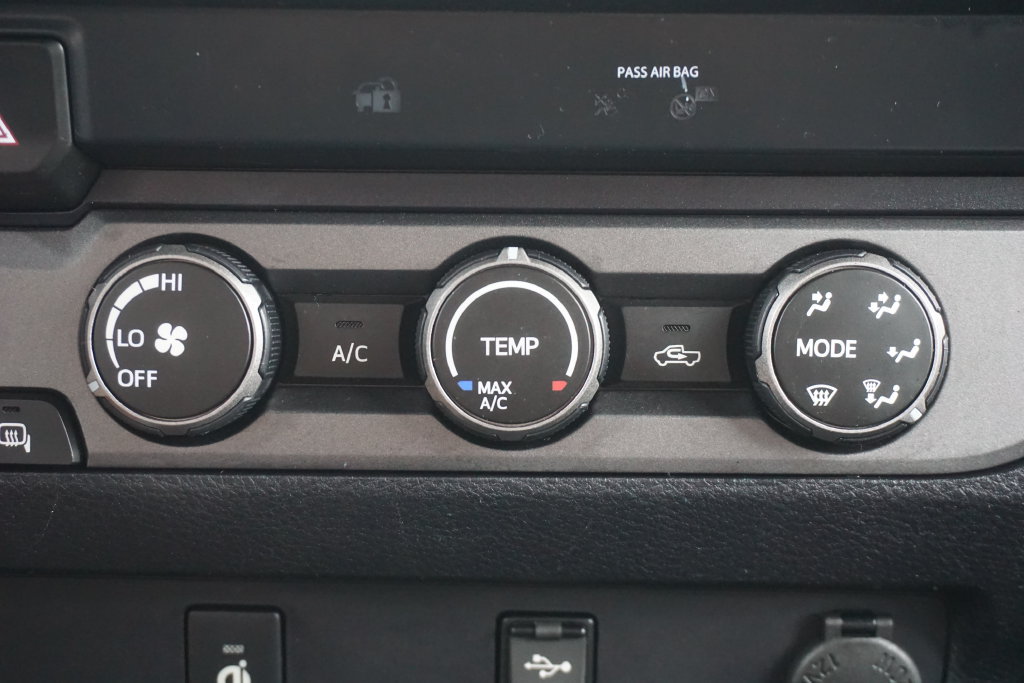 Used 2019 Toyota Tacoma TRD Sport AWD/4WD image 11