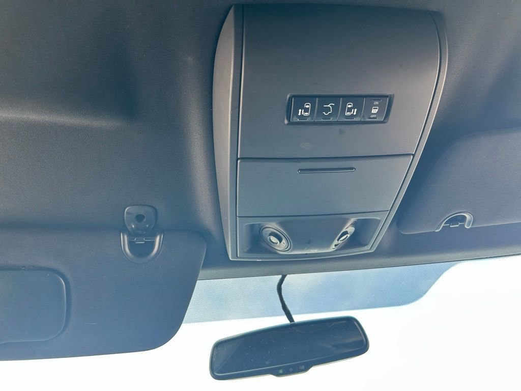 Used 2013 Chrysler Town & Country S FWD image 28