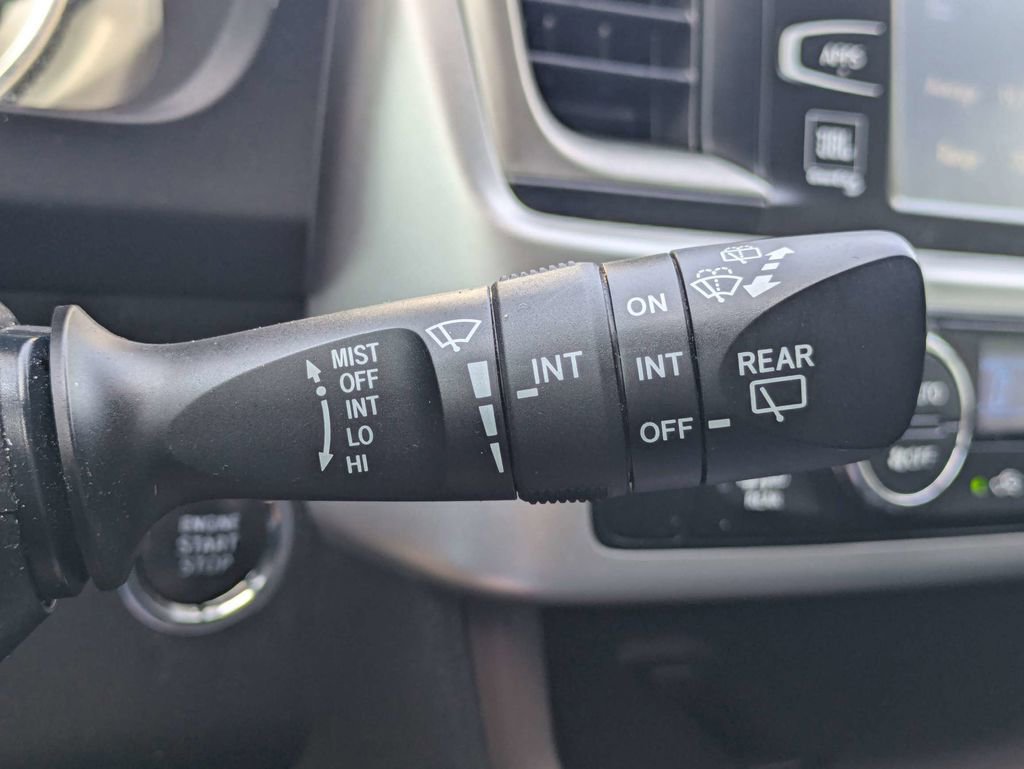 Used 2017 Toyota Highlander Limited AWD/4WD image 35