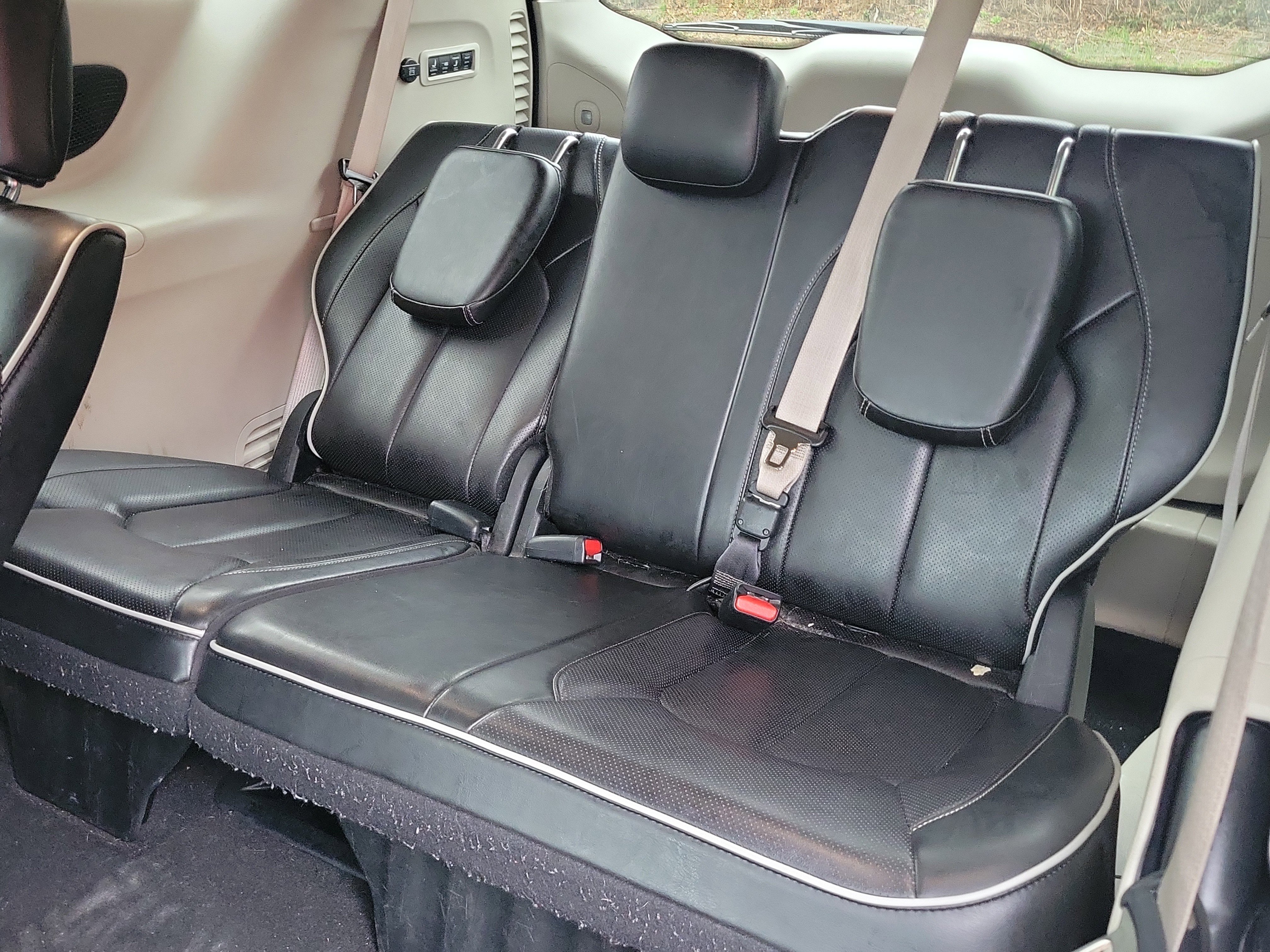 Used 2022 Chrysler Pacifica Limited w/ Uconnect Theater Family Group image 23