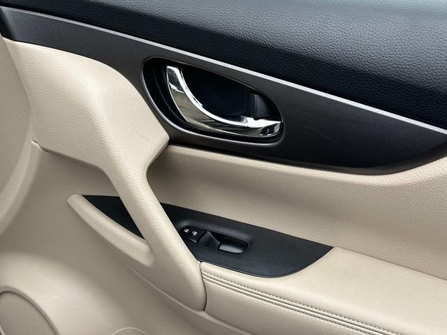 Used 2016 Nissan Rogue S image 9