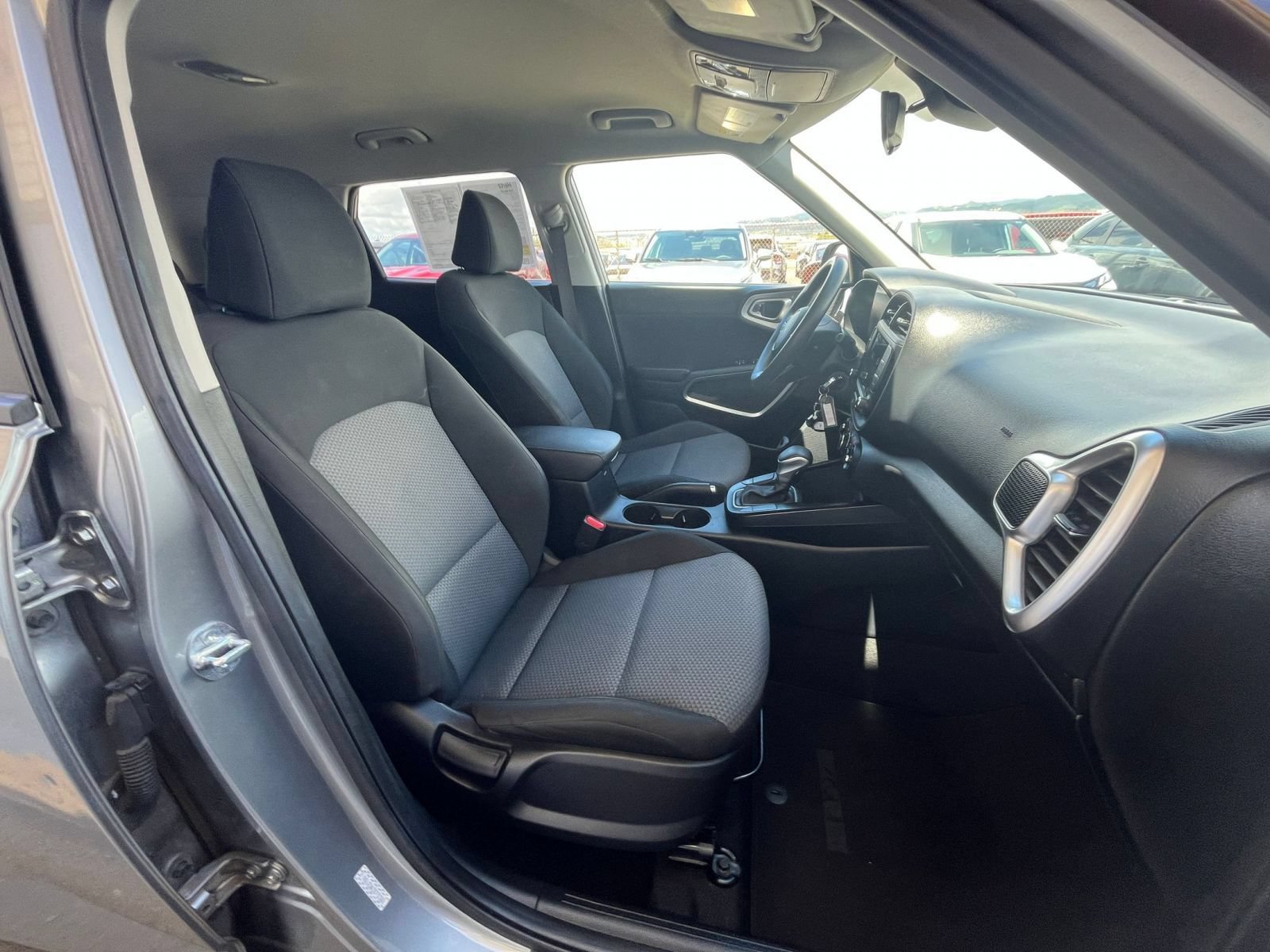 Used 2025 Kia Soul LX w/ LX Technology Package FWD image 32