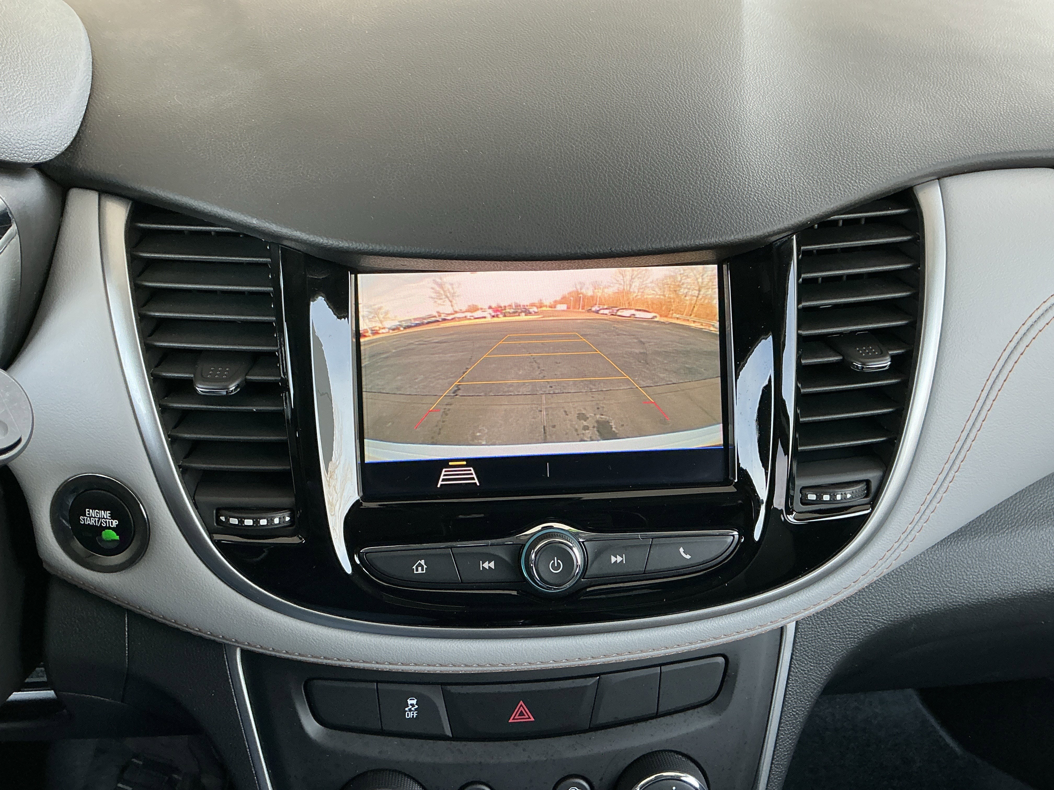 Used 2022 Chevrolet Trax LT w/ LT Convenience Package image 10