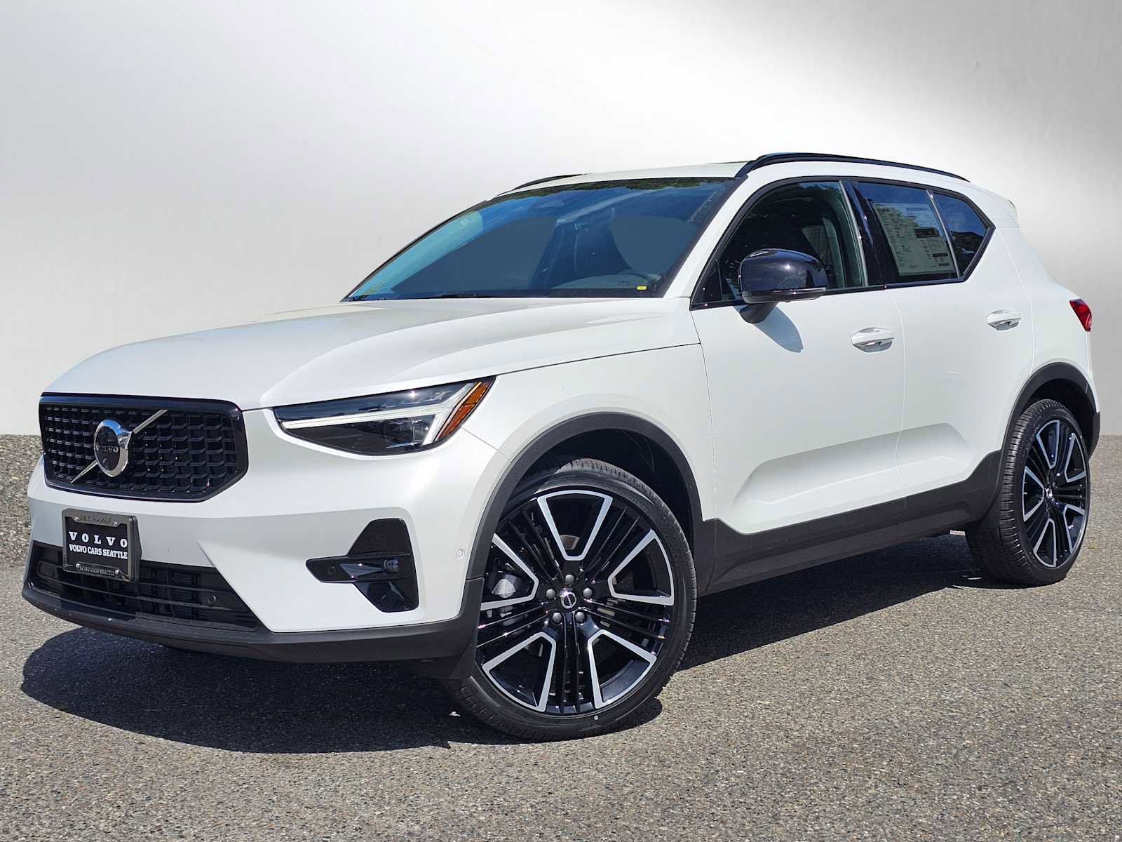 New 2025 Volvo XC40 B5 Ultra w/ Protection Package Premier image 3