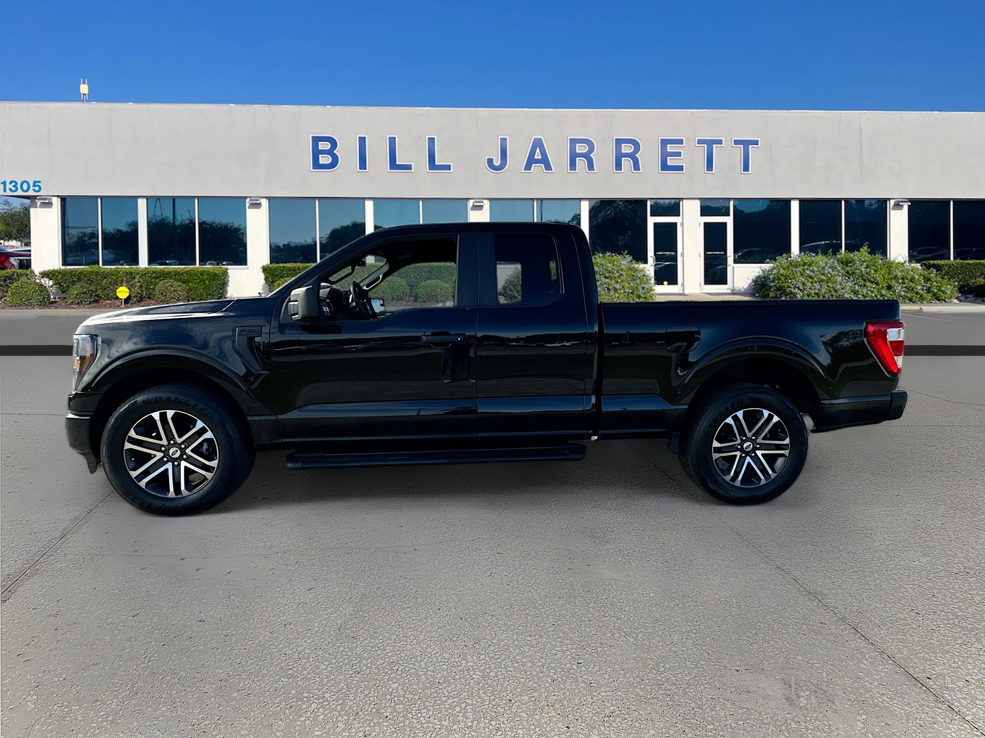 Used 2023 Ford F150 XL w/ STX Appearance Package image 4
