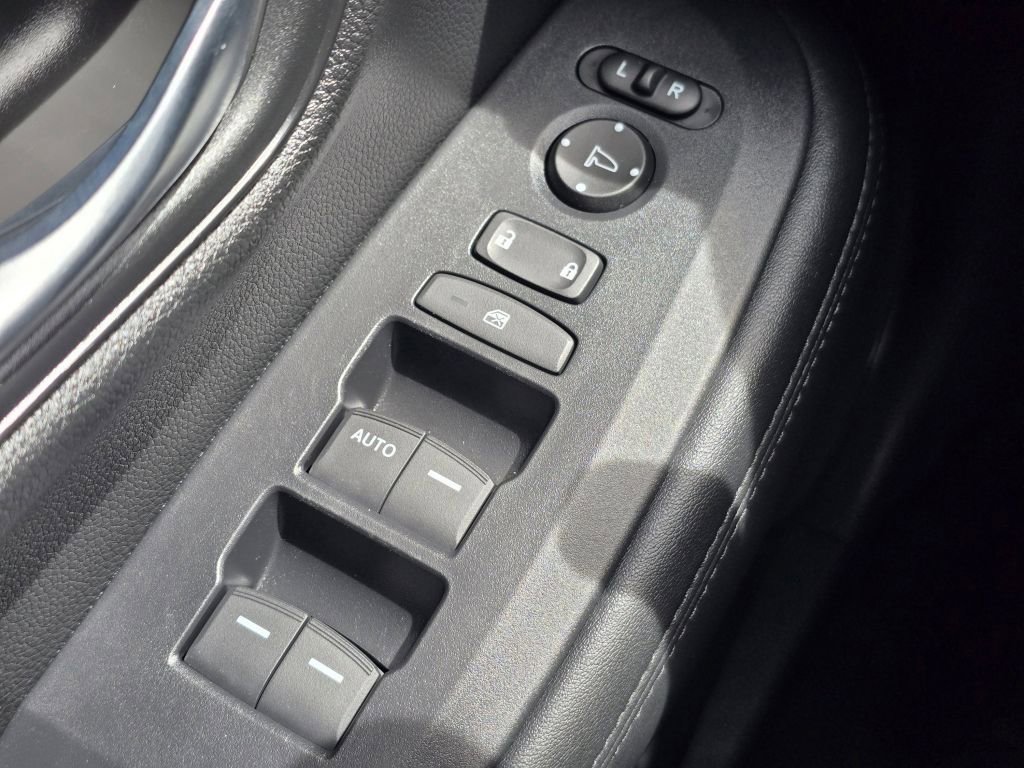 Used 2025 Honda HR-V LX image 16