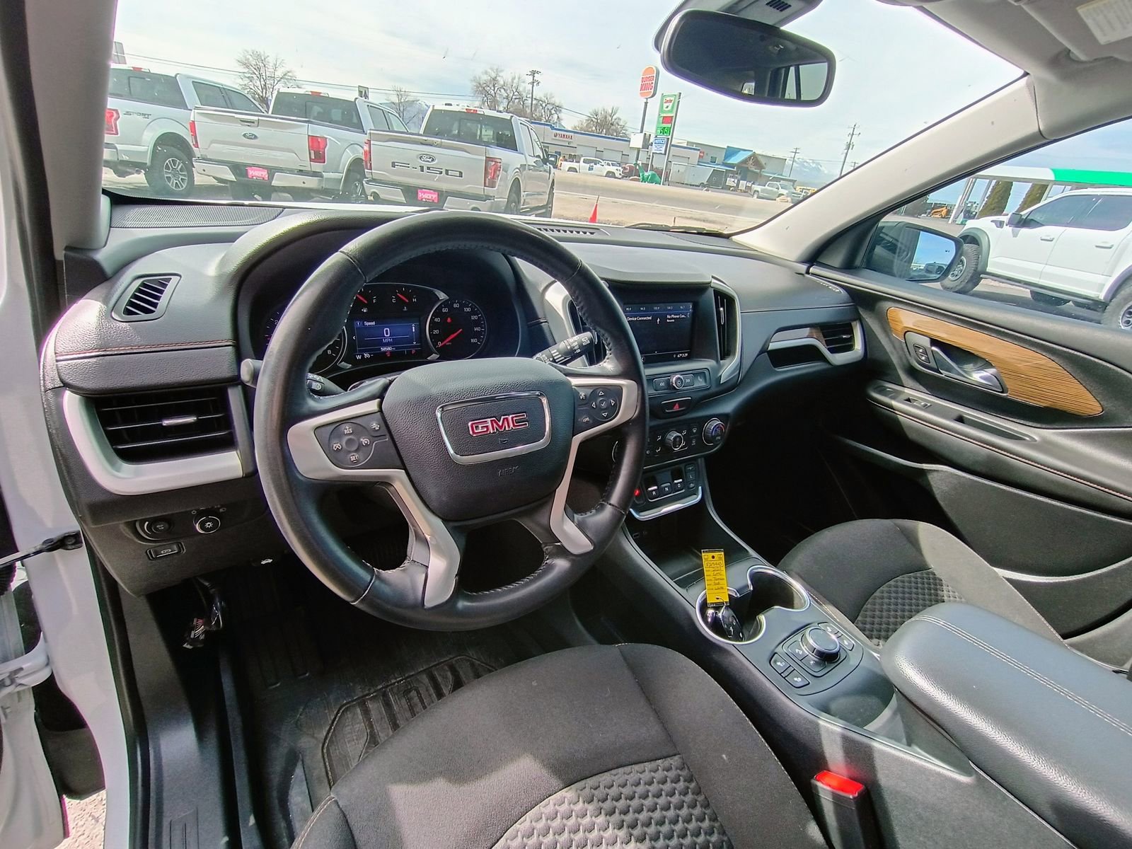 Used 2020 GMC Terrain SLE w/ Driver Convenience Package image 3