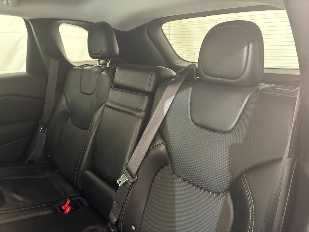 Used 2019 Jeep Cherokee Limited w/ Trailer Tow Group AWD/4WD image 9