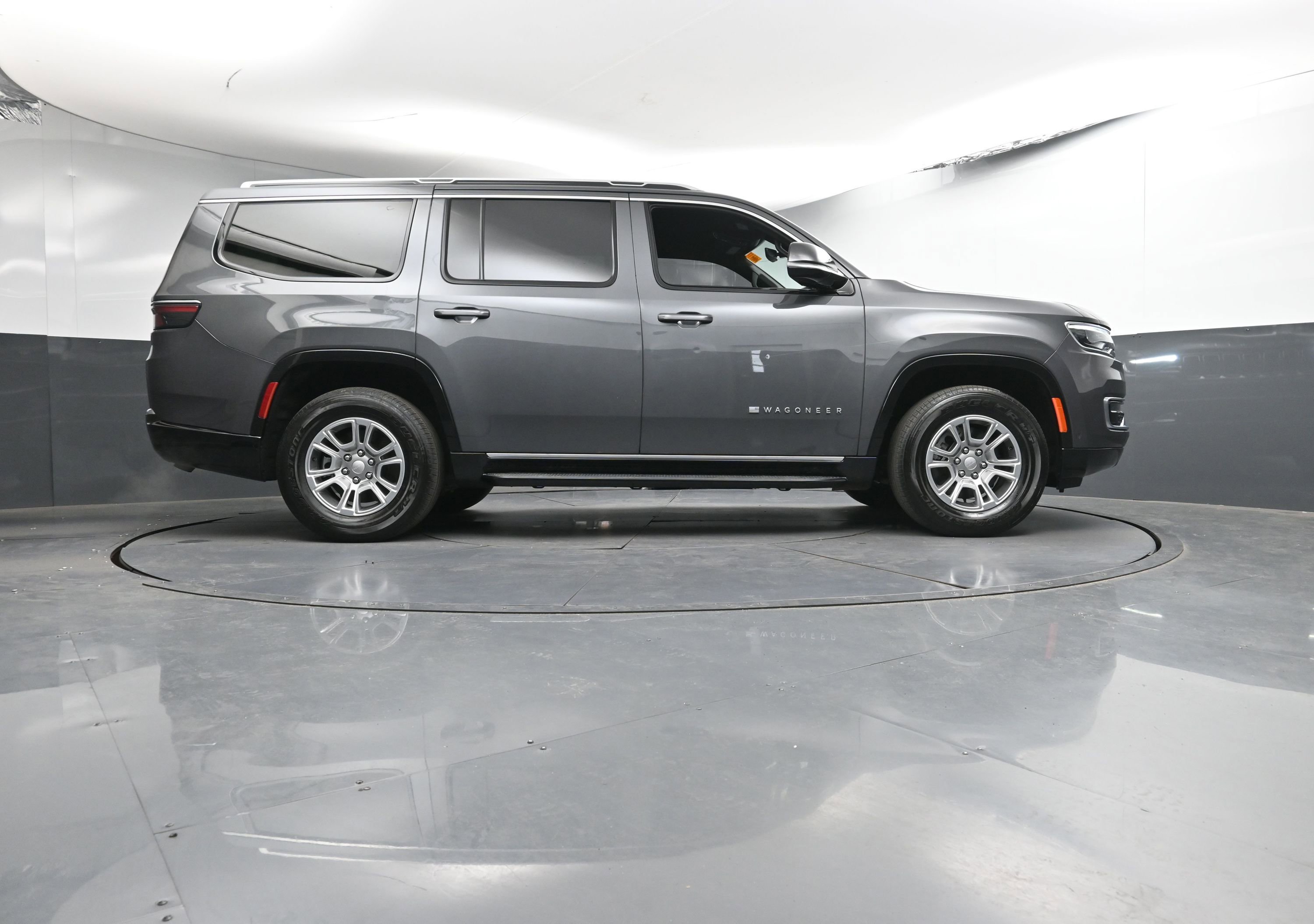 Used 2024 Jeep Wagoneer 2WD image 30