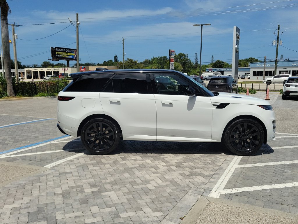 New 2026 Land Rover Range Rover Sport Dynamic SE AWD/4WD image 6