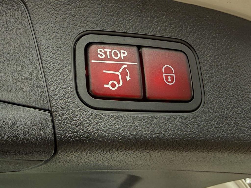 Used 2025 Mercedes-Benz GLA 250 4MATIC image 9