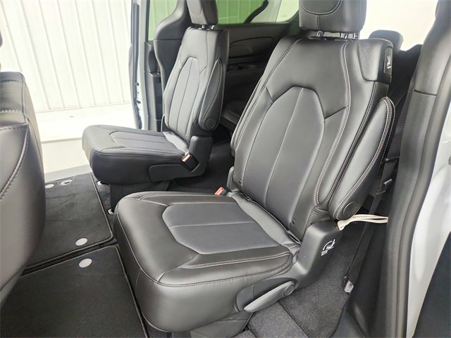 New 2026 Chrysler Pacifica Select image 32