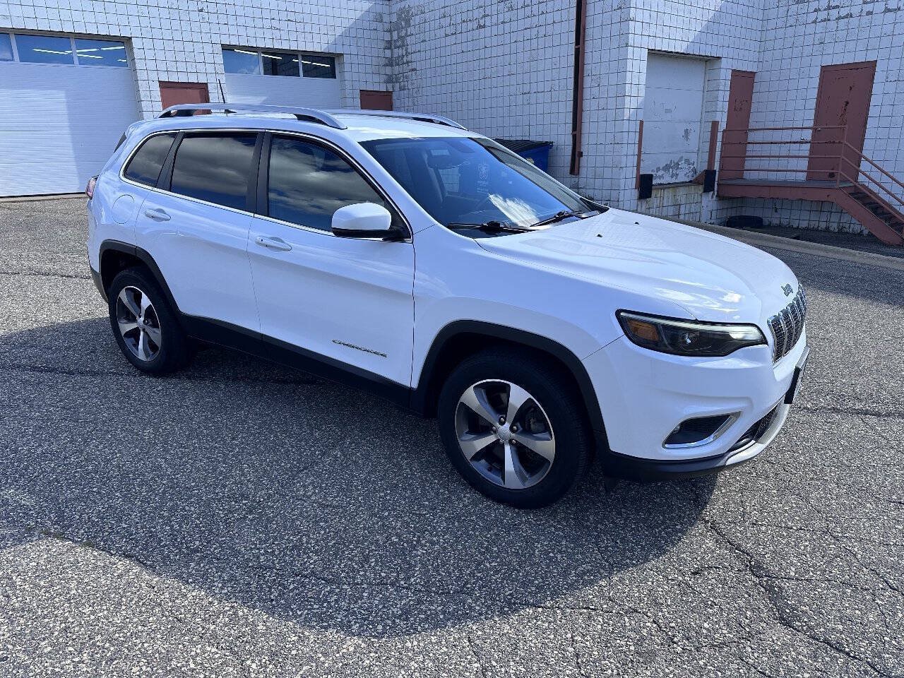 Used 2020 Jeep Cherokee Limited w/ Trailer Tow Group AWD/4WD image 2