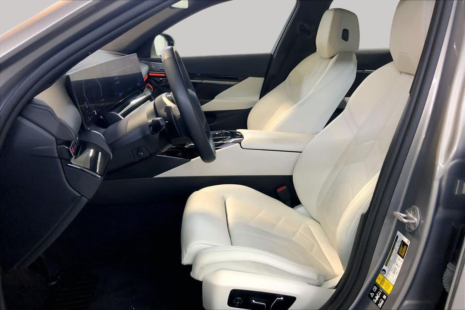 Certified 2024 BMW 530i xDrive w/ Premium Package AWD/4WD image 7