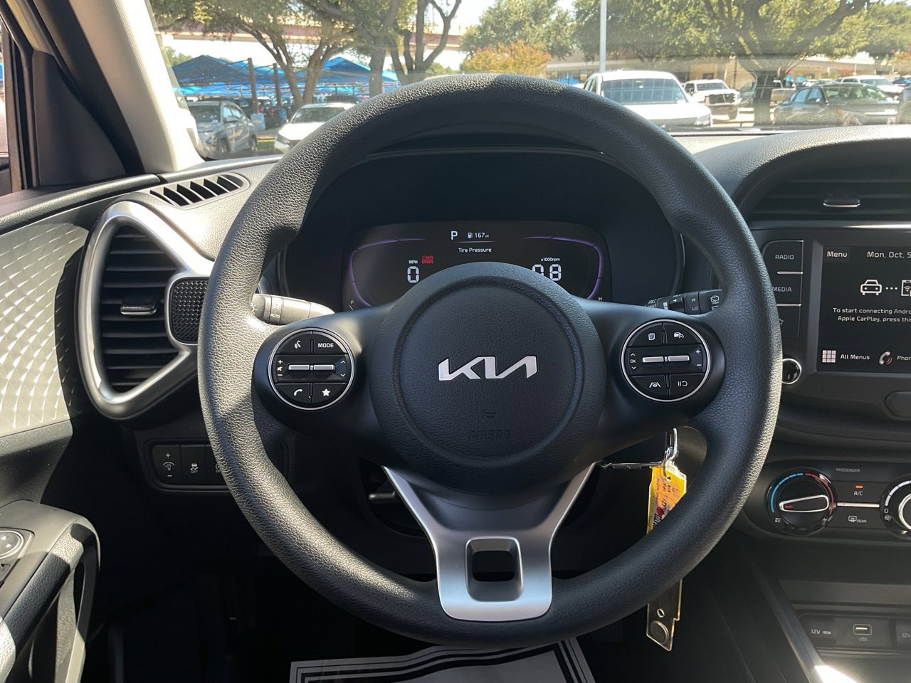 Used 2025 Kia Soul LX w/ LX Technology Package FWD image 30