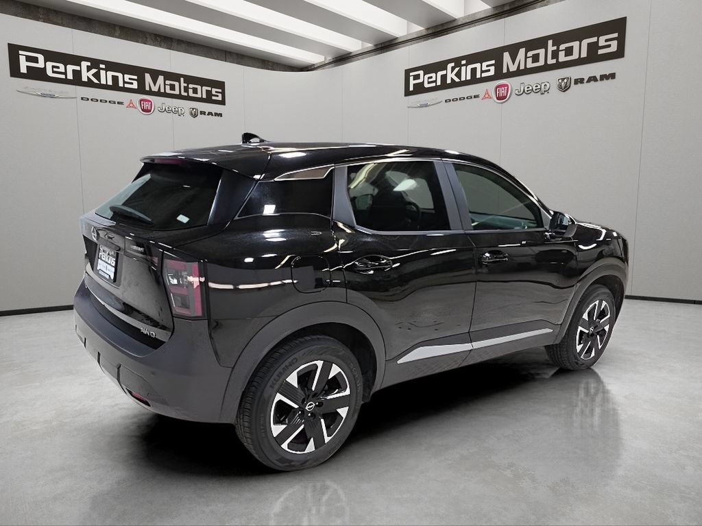 Used 2025 Nissan Kicks SV AWD/4WD image 5