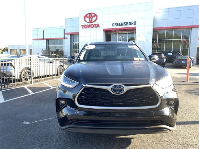 Certified 2023 Toyota Highlander Bronze Edition image 3