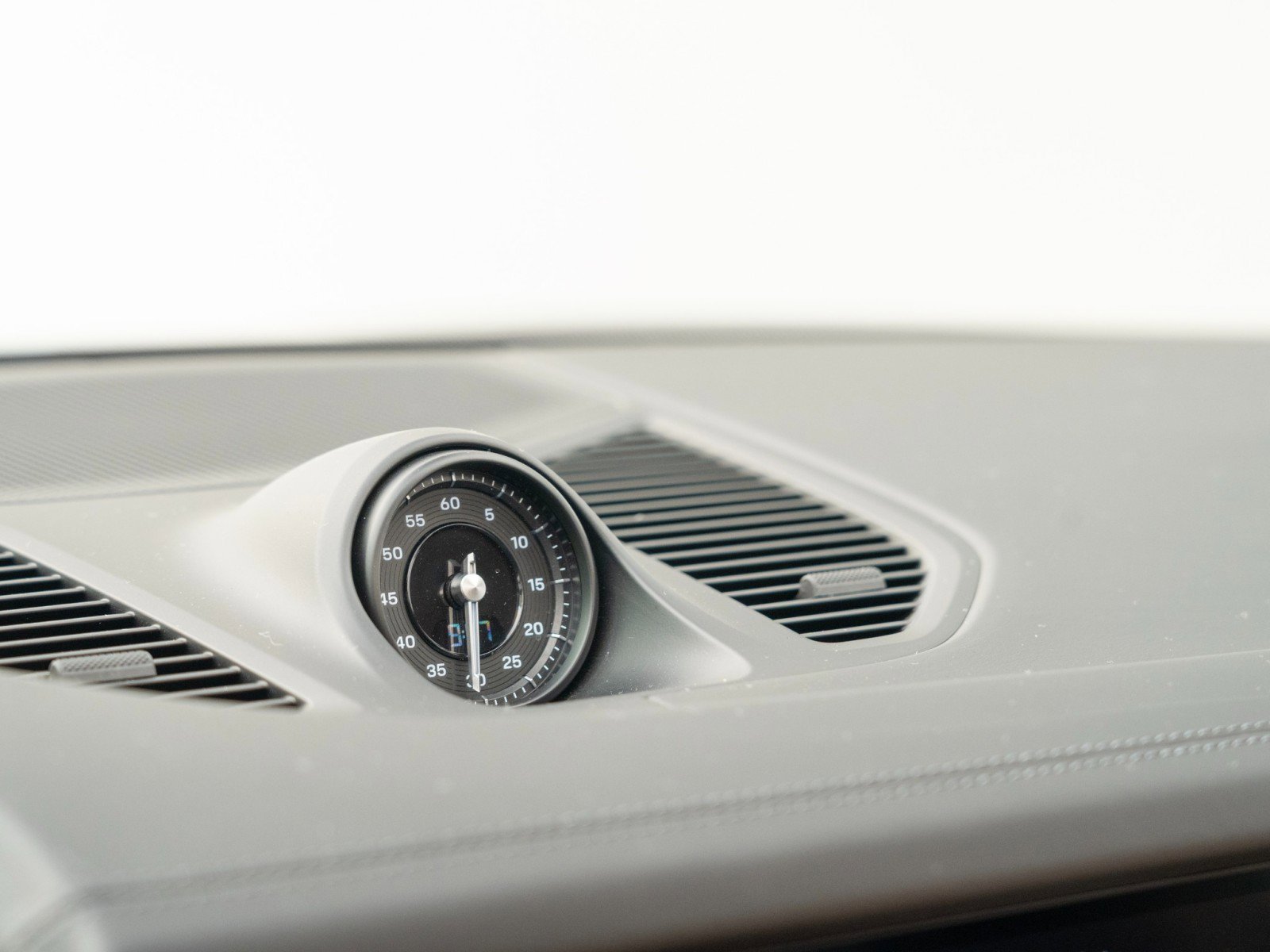 Certified 2025 Porsche Cayenne S image 28