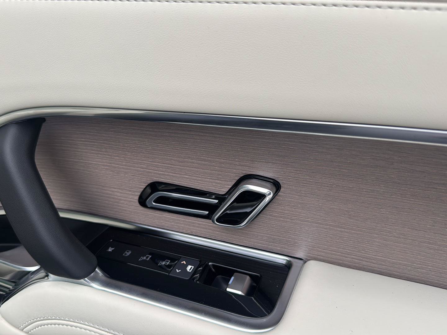 New 2026 Land Rover Range Rover SE AWD/4WD image 19