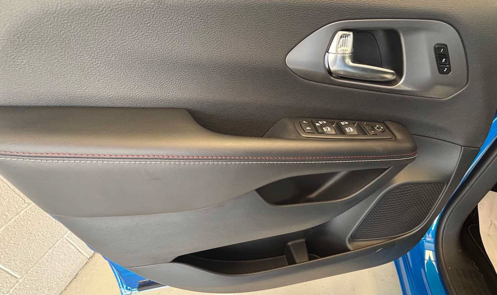 New 2027 Chrysler Pacifica Select FWD image 18