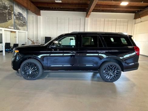 New 2026 Ford Expedition Platinum image 2