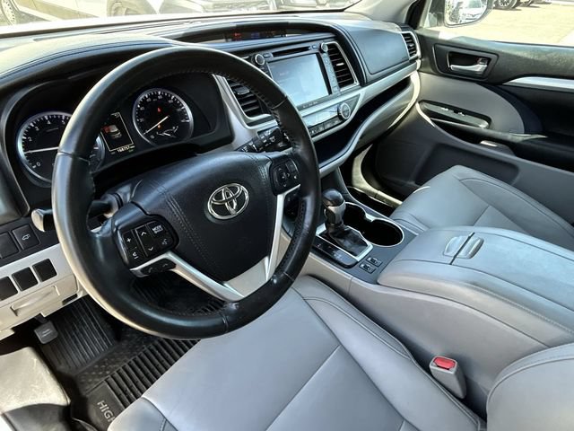 Used 2017 Toyota Highlander XLE AWD/4WD image 17