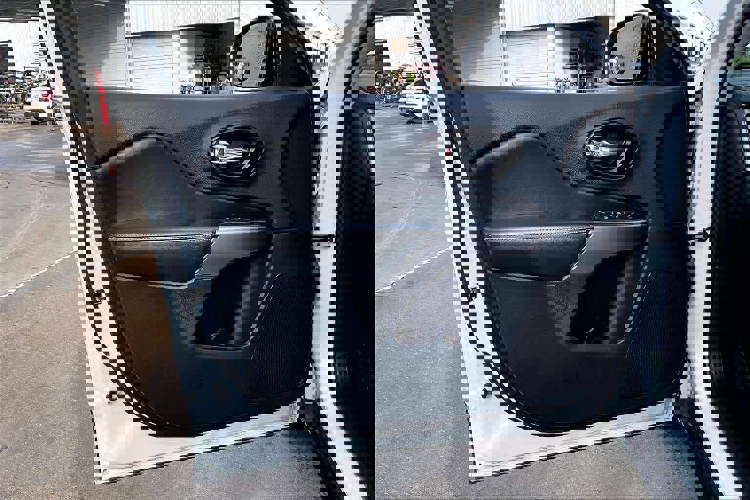 Used 2020 Jeep Cherokee Latitude FWD image 21