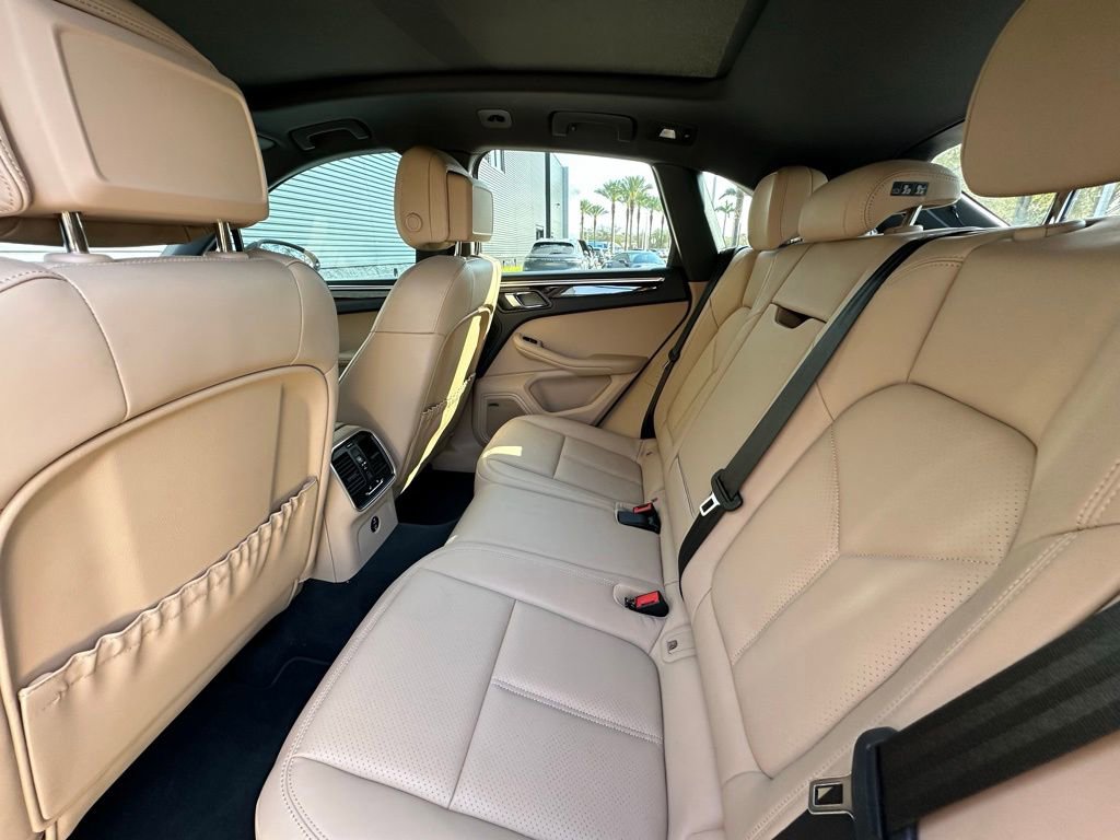 Certified 2024 Porsche Macan image 37