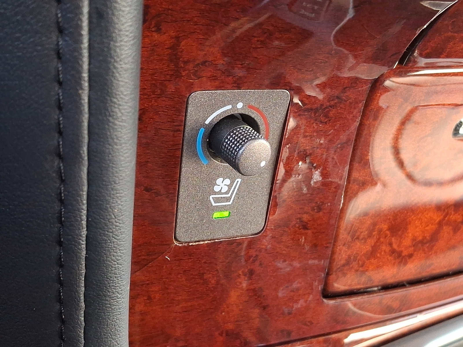 Used 2011 Lexus LX 570 4WD image 24