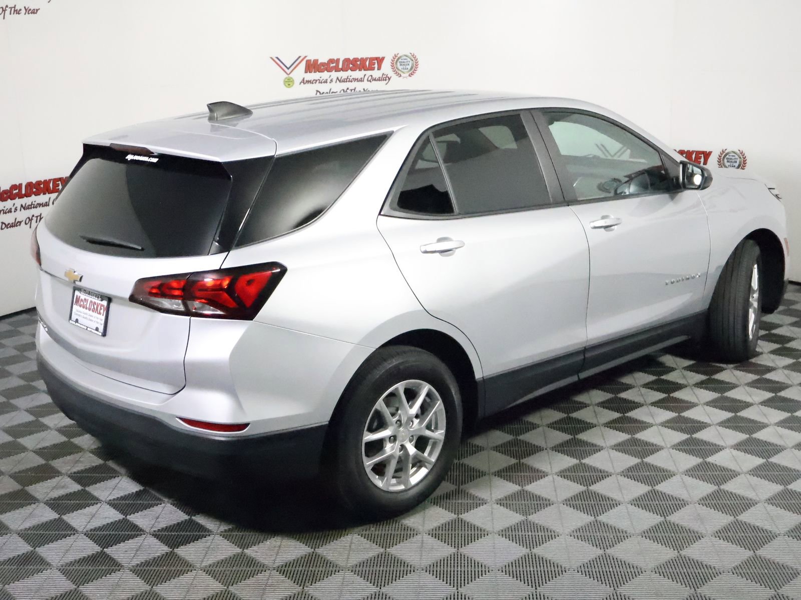 Used 2022 Chevrolet Equinox LS w/ LS Convenience Package FWD image 4