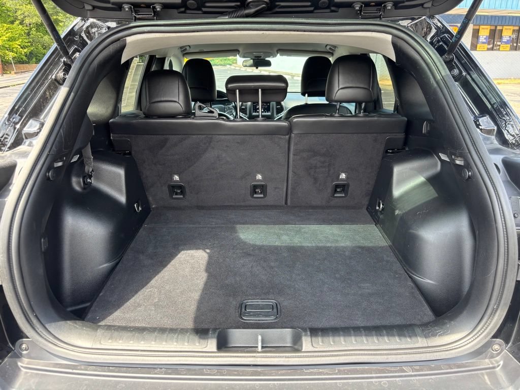 Used 2019 Jeep Cherokee Latitude Plus w/ Cold Weather Group AWD/4WD image 16