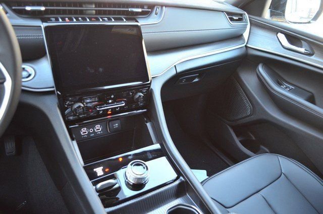 New 2025 Jeep Grand Cherokee Limited w/ Black Appearance Package image 20