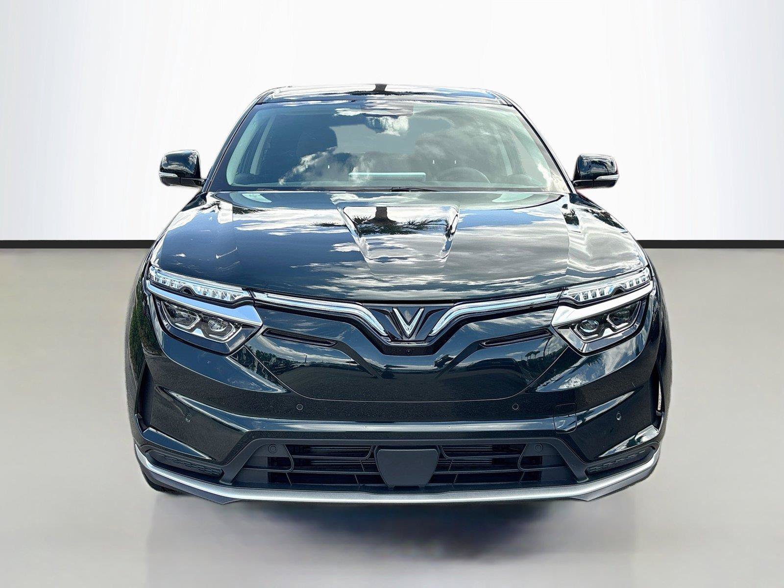 New 2027 VinFast VF 8 Eco AWD/4WD image 2