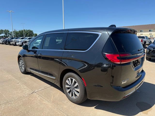 Used 2023 Chrysler Pacifica Limited FWD image 5