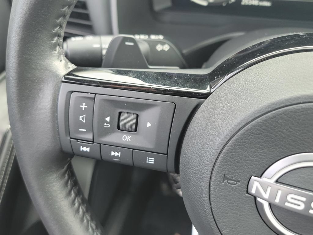 Used 2024 Nissan Rogue SL AWD/4WD image 21