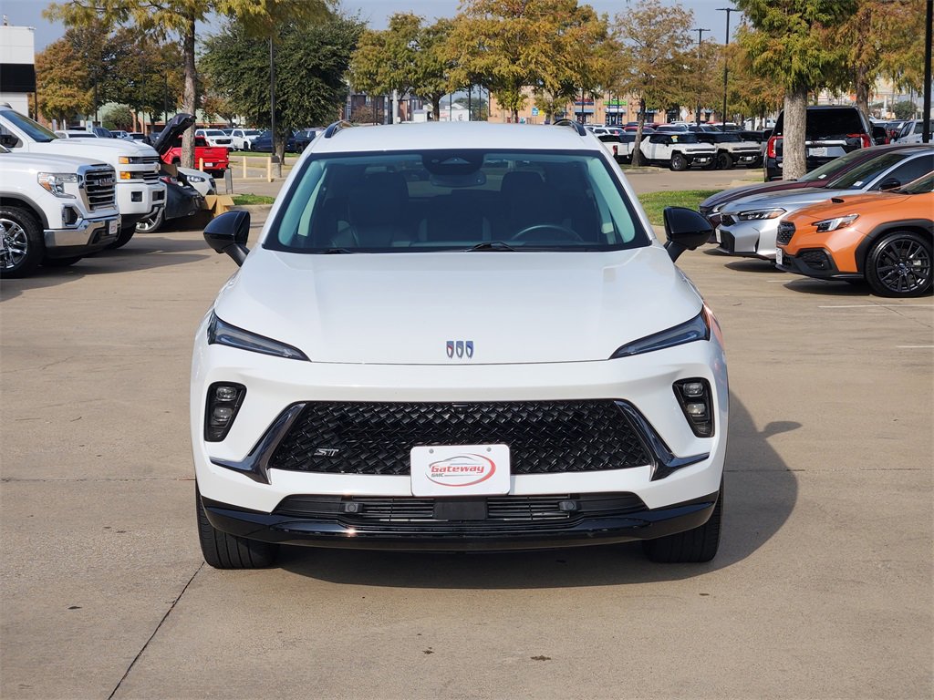 Used 2024 Buick Envision Sport Touring image 2