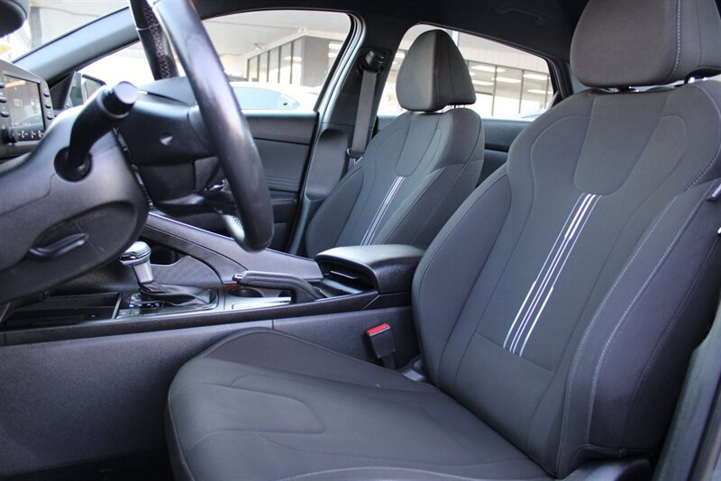 Used 2025 Hyundai Elantra Sport FWD image 16