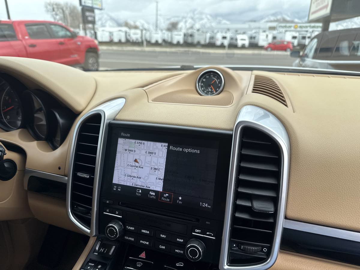 Used 2017 Porsche Cayenne image 24