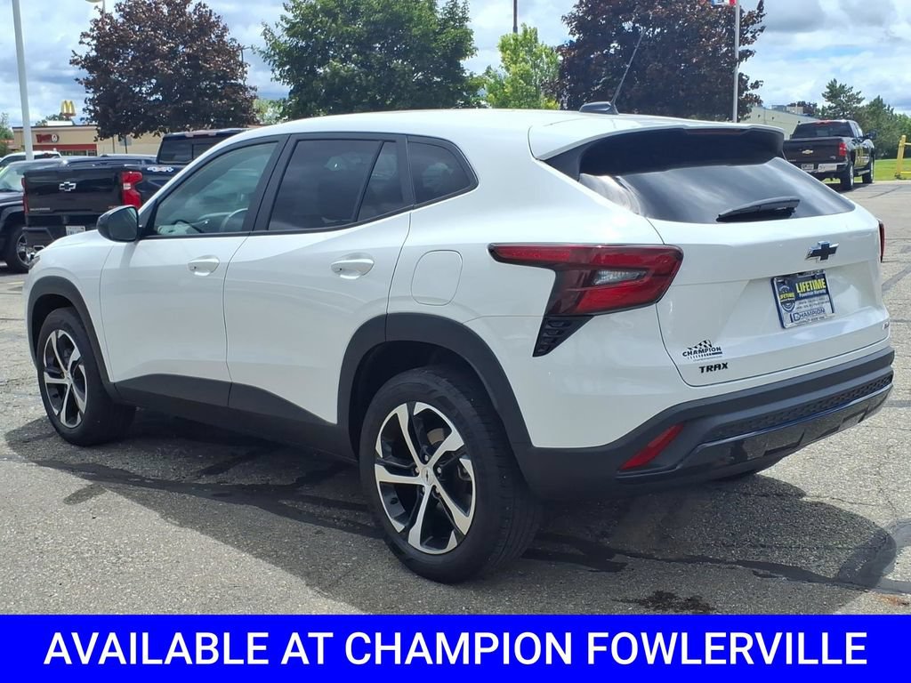 Used 2024 Chevrolet Trax RS w/ Driver Confidence Package FWD image 5