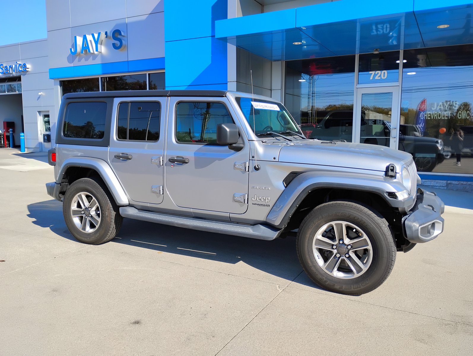 Used 2018 Jeep Wrangler Unlimited Sahara AWD/4WD image 5