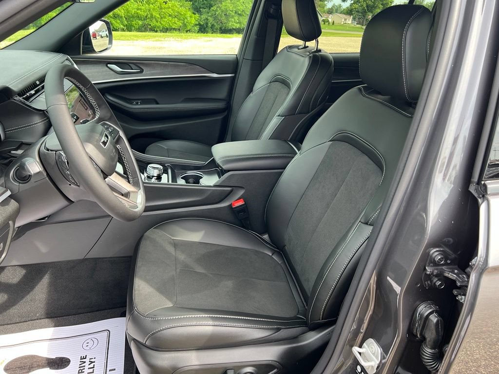 New 2026 Jeep Grand Cherokee L 4WD image 25