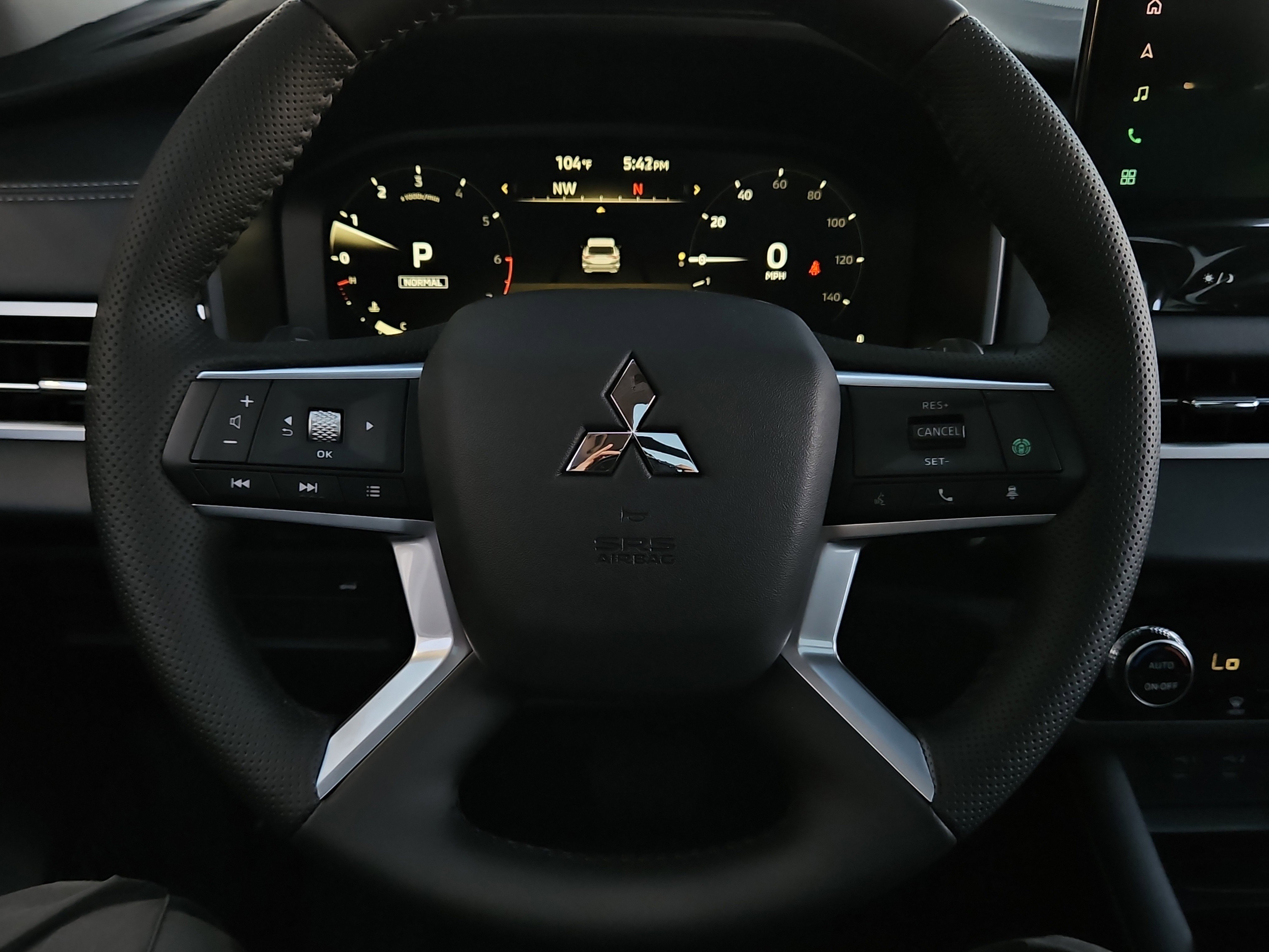 New 2025 Mitsubishi Outlander SE image 11