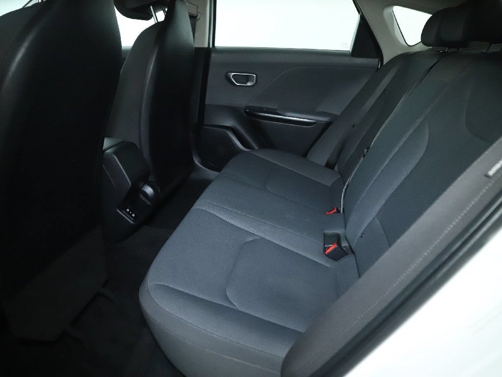 Used 2025 Kia K4 FWD image 14