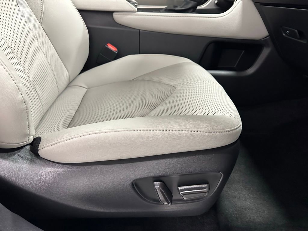 Used 2025 Toyota Grand Highlander AWD image 67