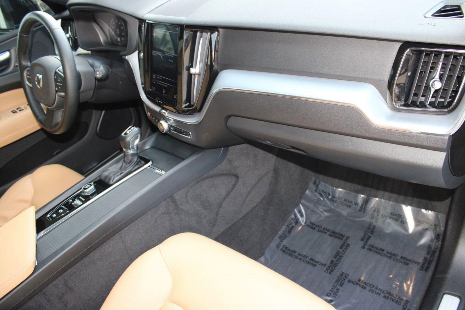 Used 2020 Volvo XC60 T5 Momentum w/ Protection Package Premier image 33