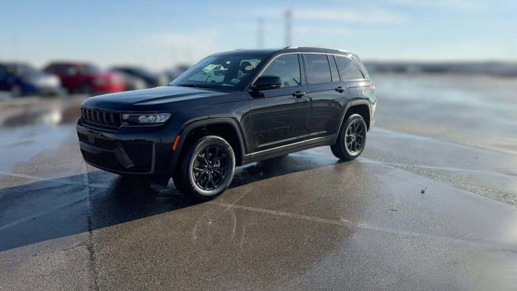 New 2026 Jeep Grand Cherokee Altitude
