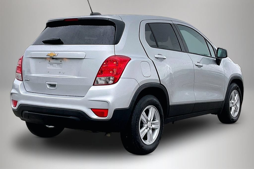 Used 2022 Chevrolet Trax LS w/ Tint and Cruise Package FWD image 5