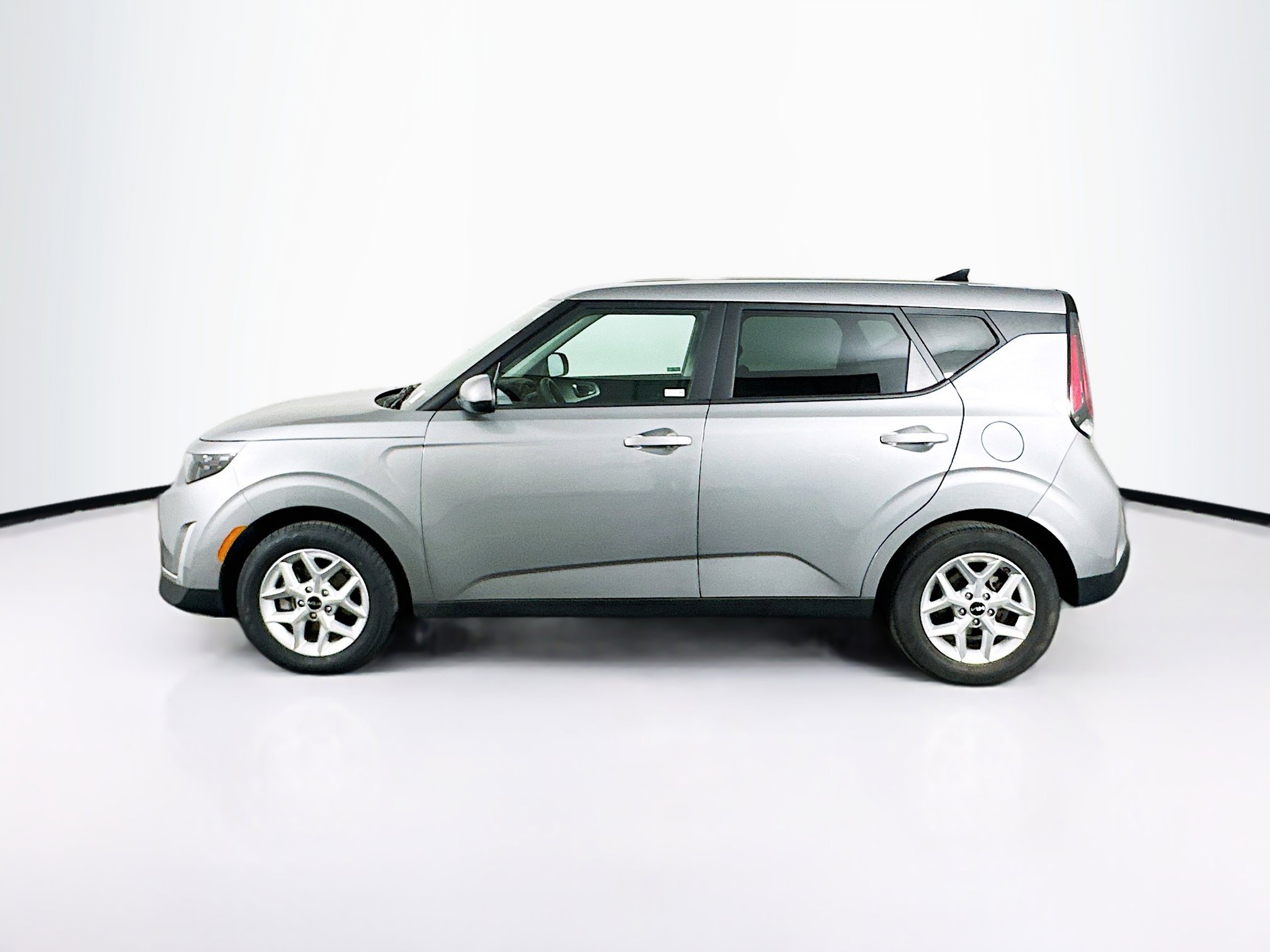 Used 2025 Kia Soul LX w/ LX Technology Package image 4