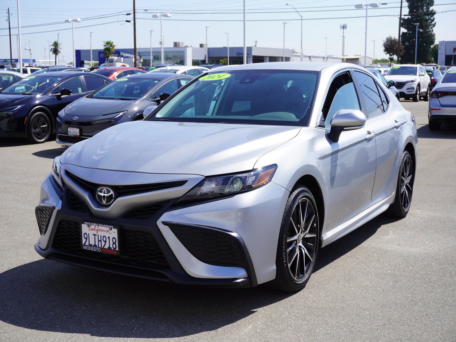 Used 2024 Toyota Camry SE FWD image 5